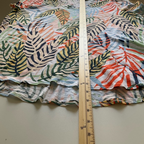 Tahari 1X V-Neck Tee with Tropical Leaf Print in Multicolor - Picture 8 of 9